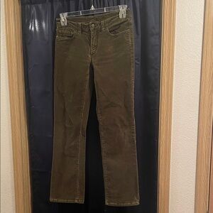 Patagonia wide whale corduroy pants. Women’s size 28 olive green/brown
